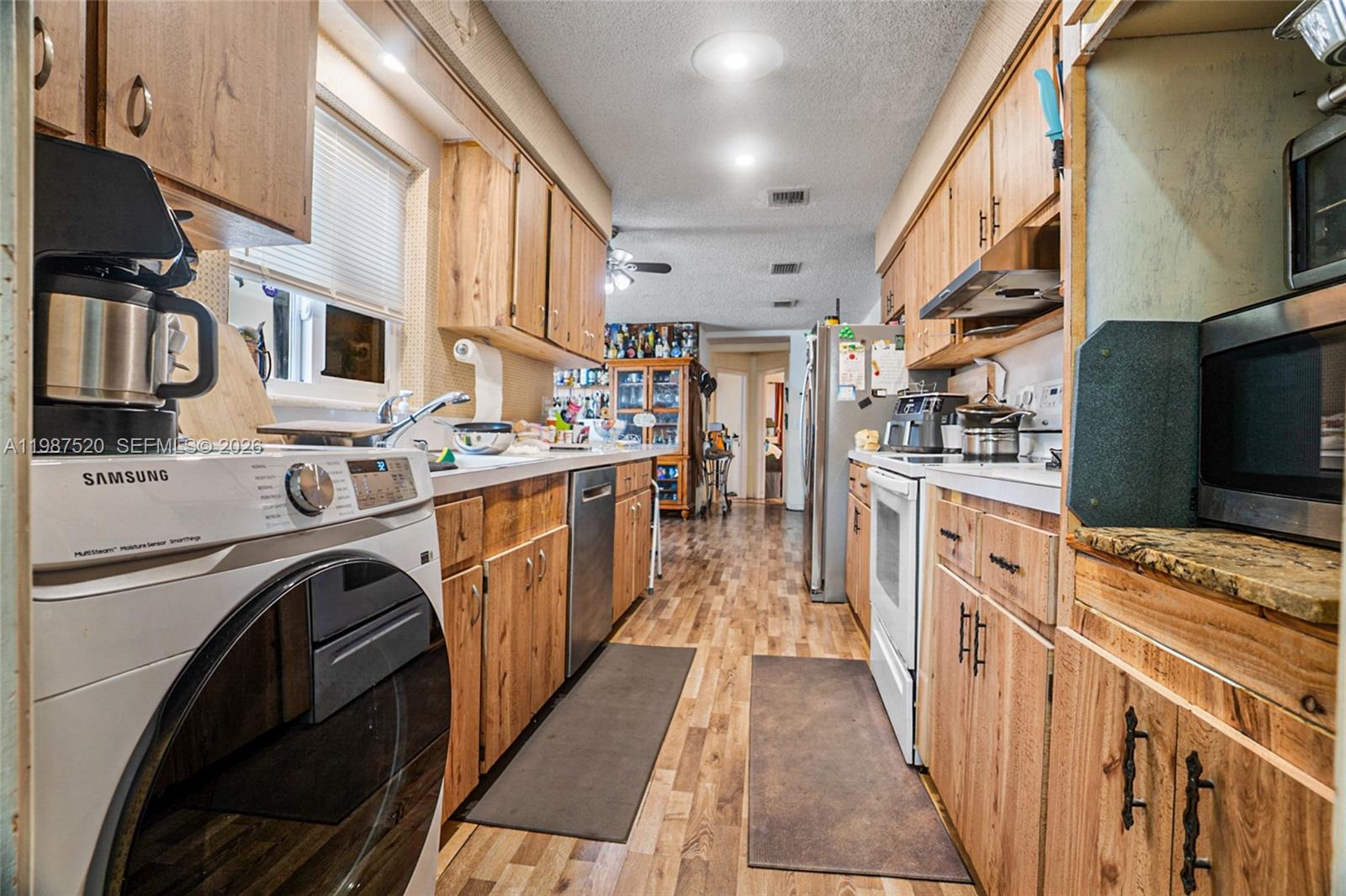 1761 NE 37th St Oakland Park, FL 33334