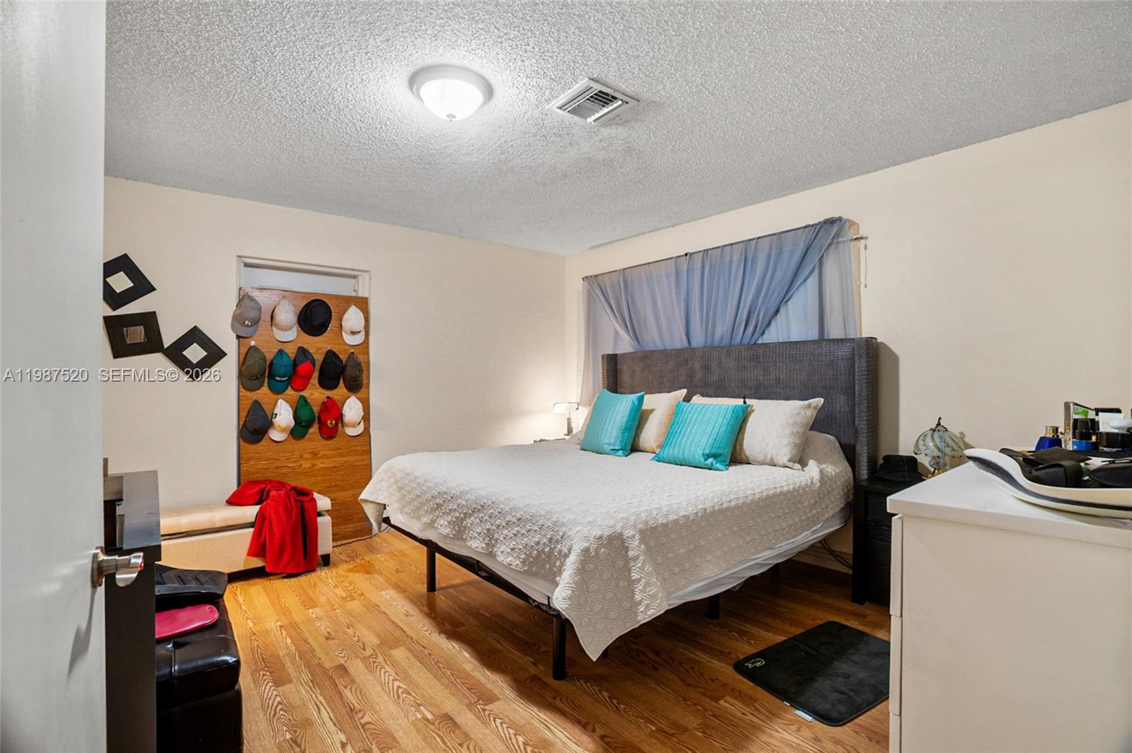 1761 NE 37th St Oakland Park, FL 33334