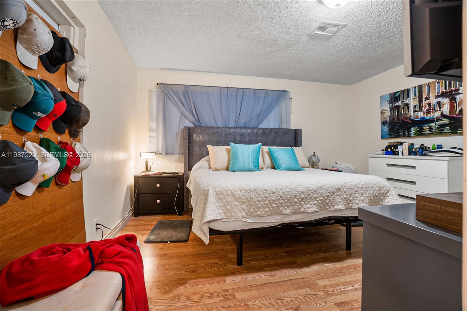 1761 NE 37th St Oakland Park, FL 33334