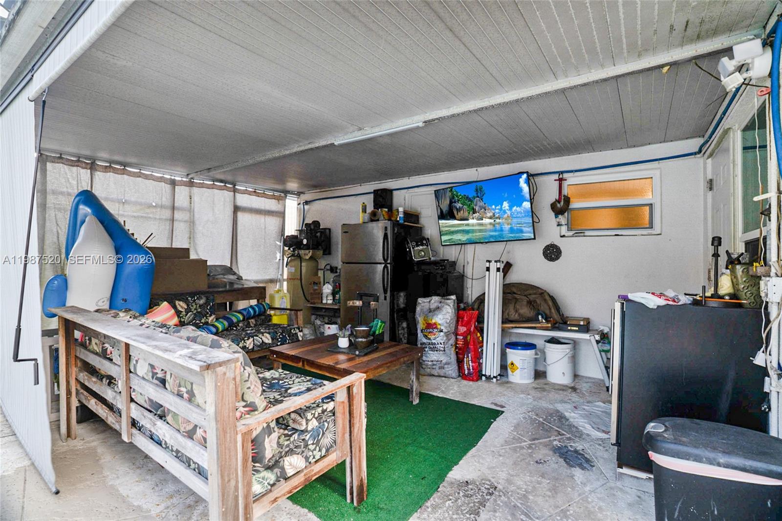 1761 NE 37th St Oakland Park, FL 33334