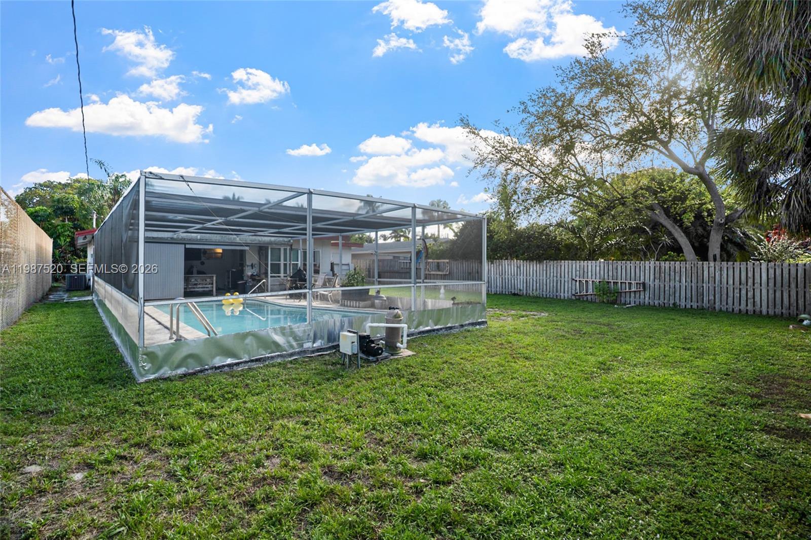 1761 NE 37th St Oakland Park, FL 33334