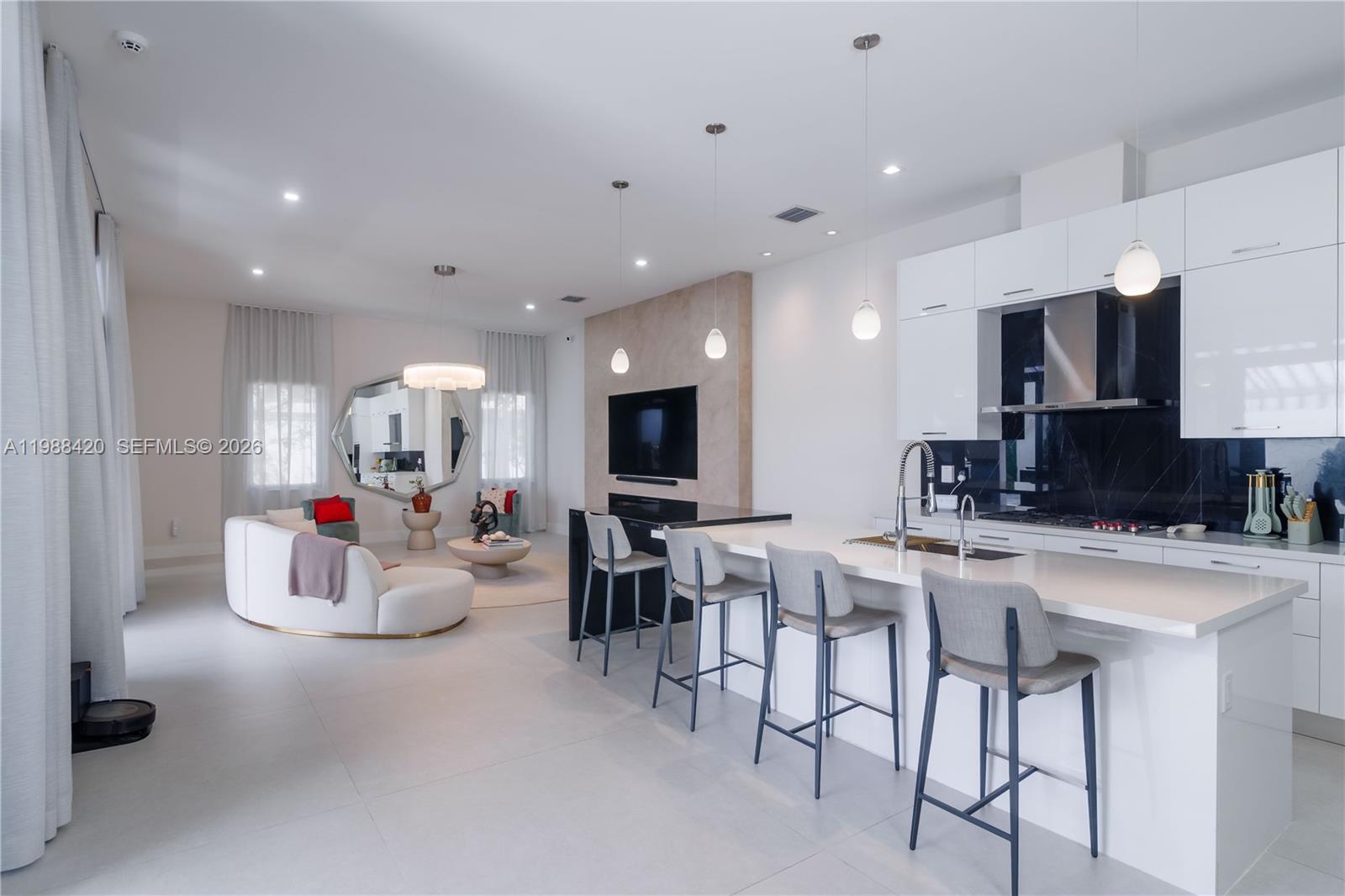 8115 NW 48th Ter Doral, FL 33166