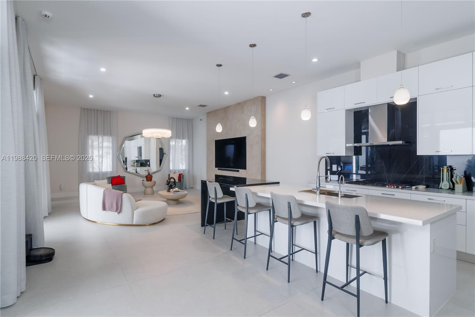 8115 NW 48th Ter Doral, FL 33166