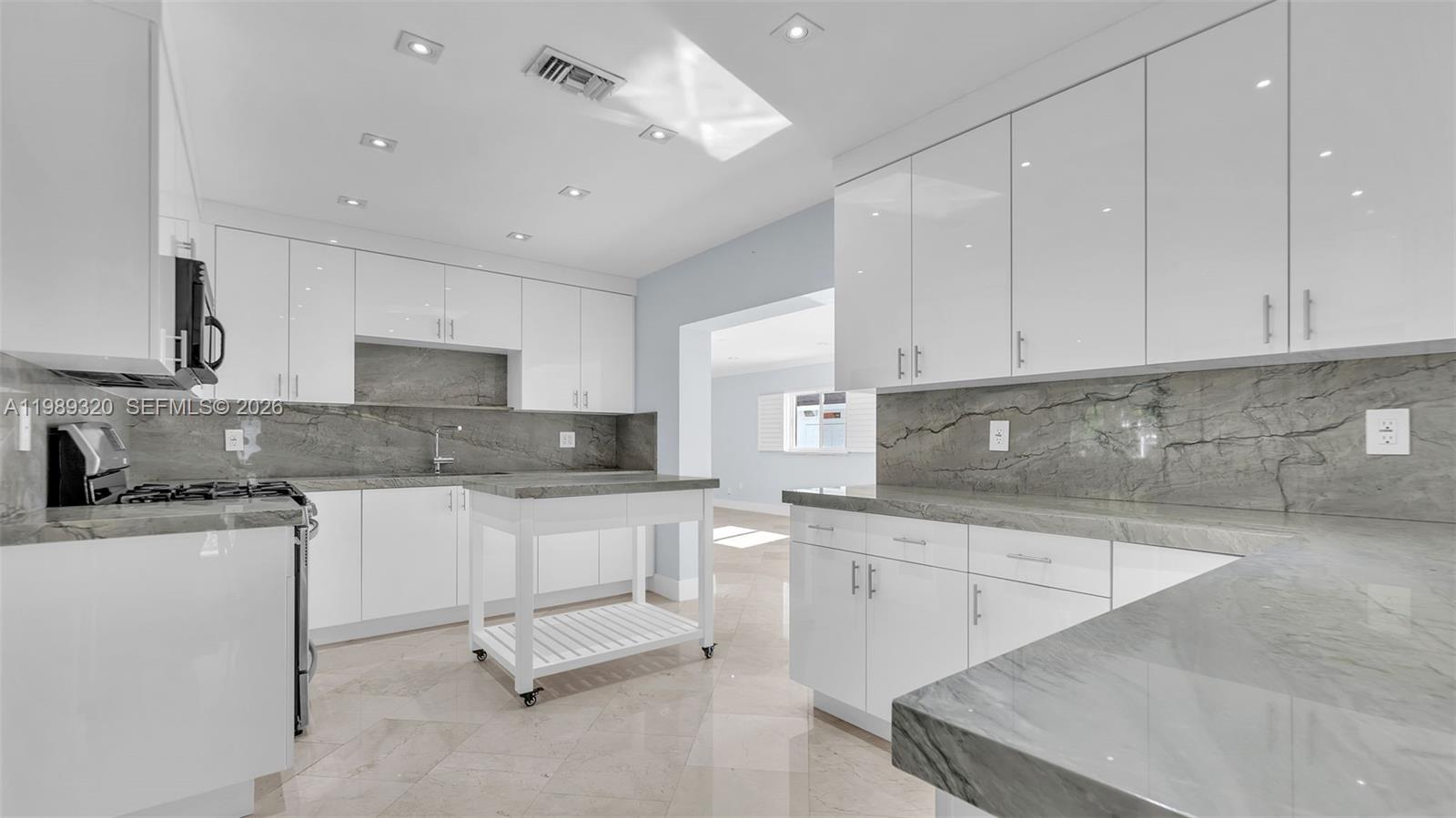 2900 SW 92nd Ave #2900 Miami, FL 33165