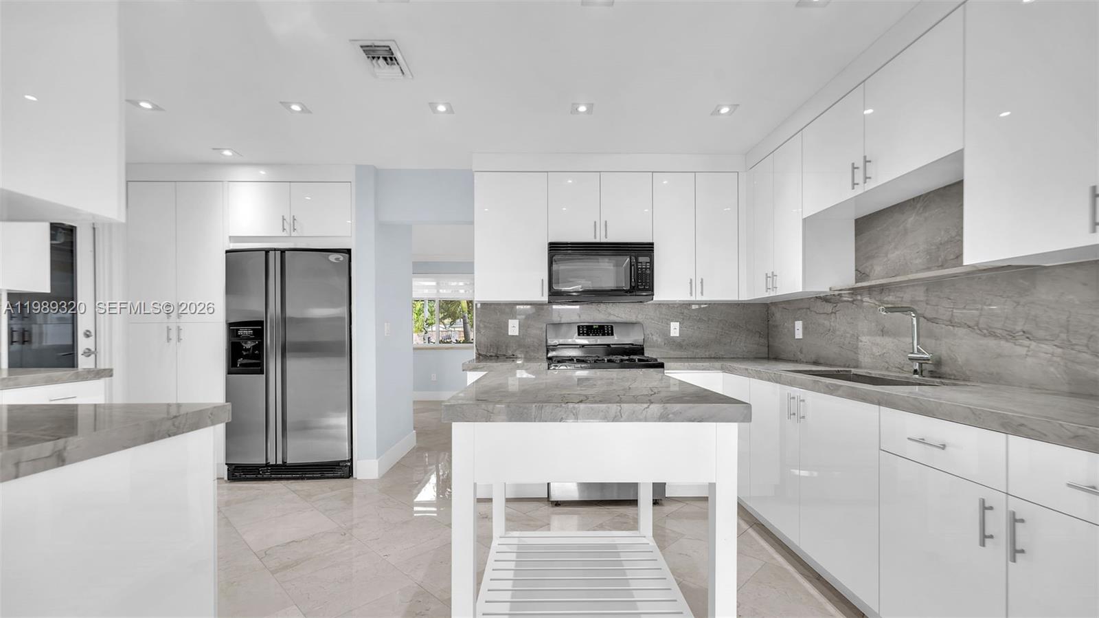 2900 SW 92nd Ave #2900 Miami, FL 33165