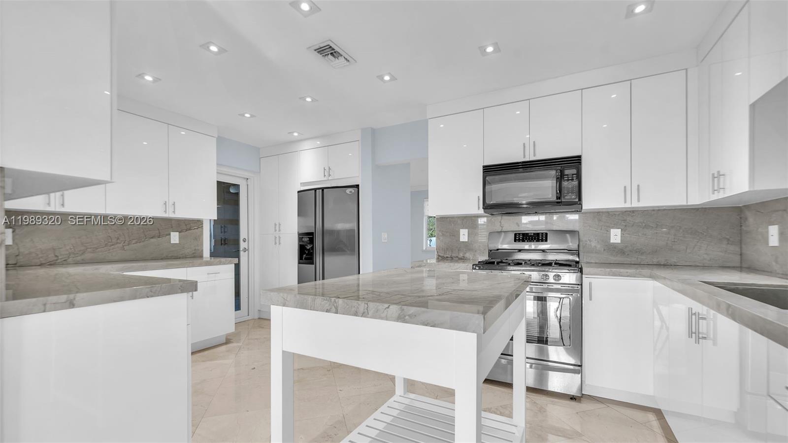 2900 SW 92nd Ave #2900 Miami, FL 33165