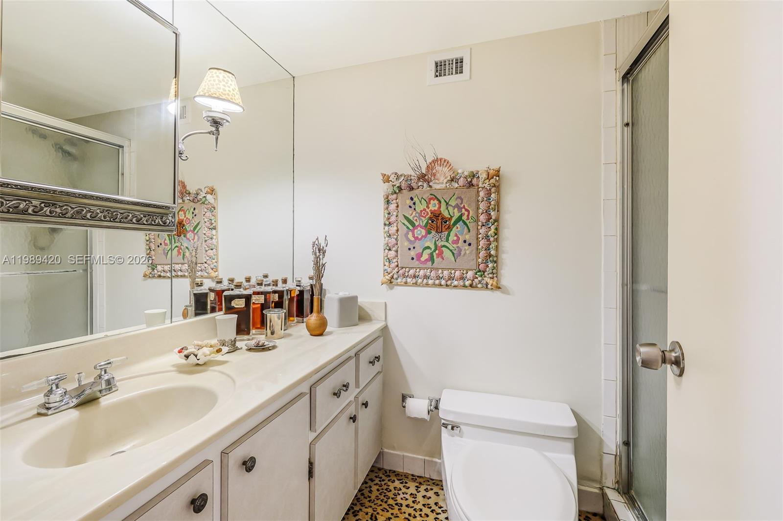 6039 Collins Ave #833 Miami Beach, FL 33140