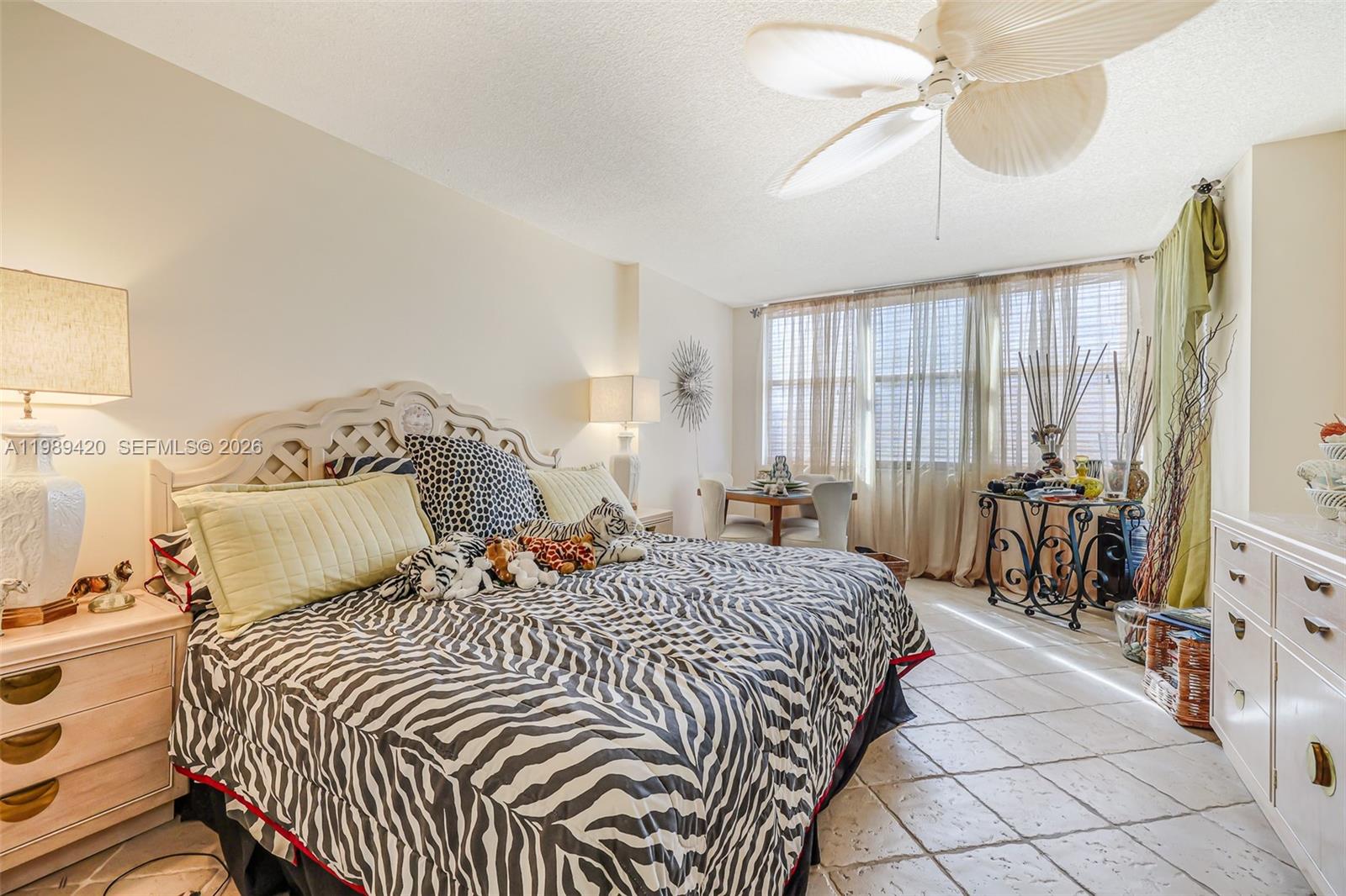 6039 Collins Ave #833 Miami Beach, FL 33140