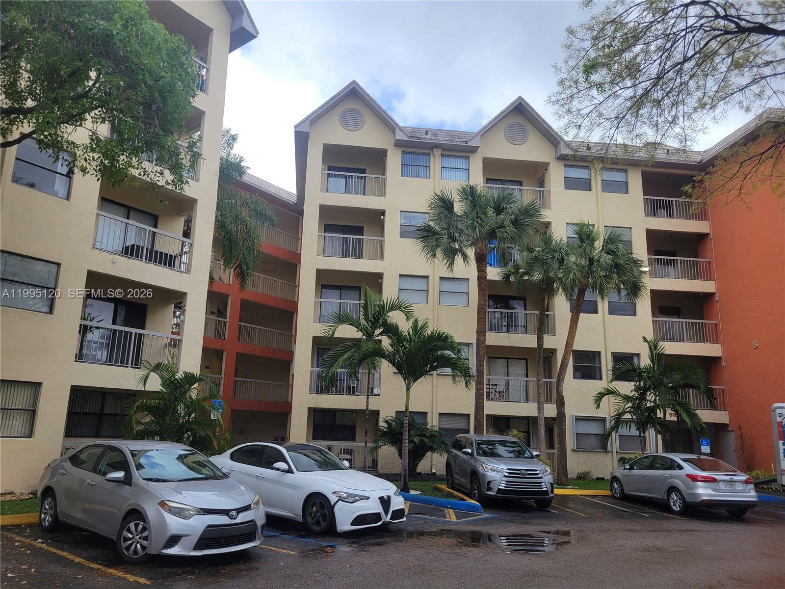 8180 Geneva Ct #419 Doral, FL 33166