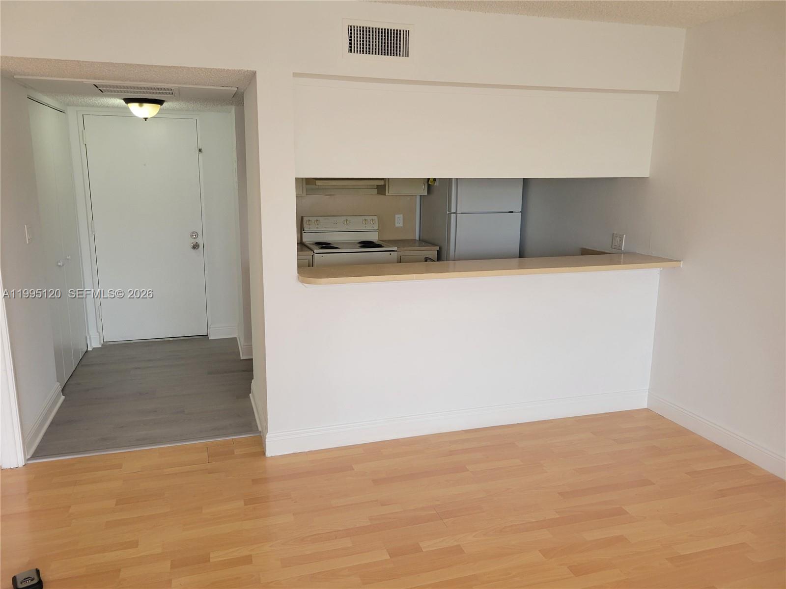 8180 Geneva Ct #419 Doral, FL 33166