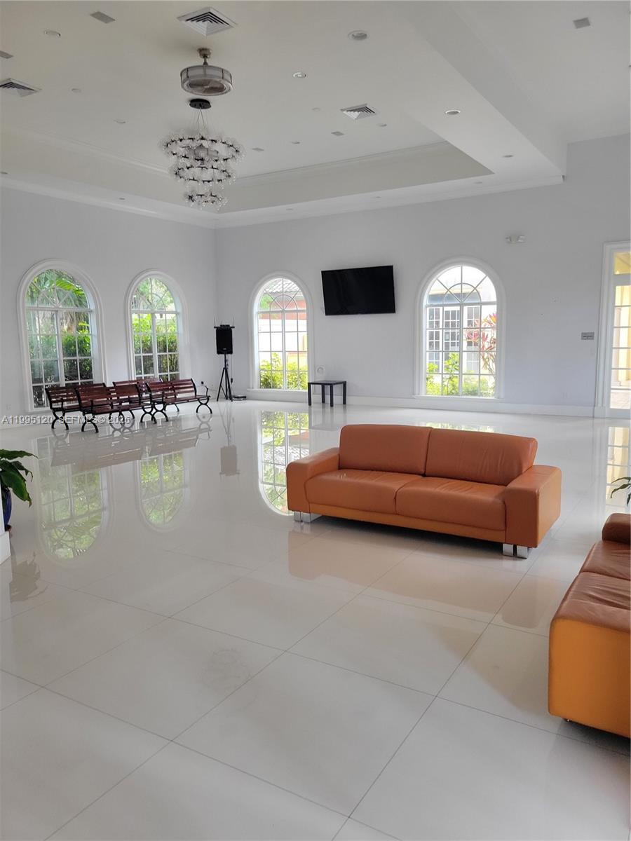 8180 Geneva Ct #419 Doral, FL 33166