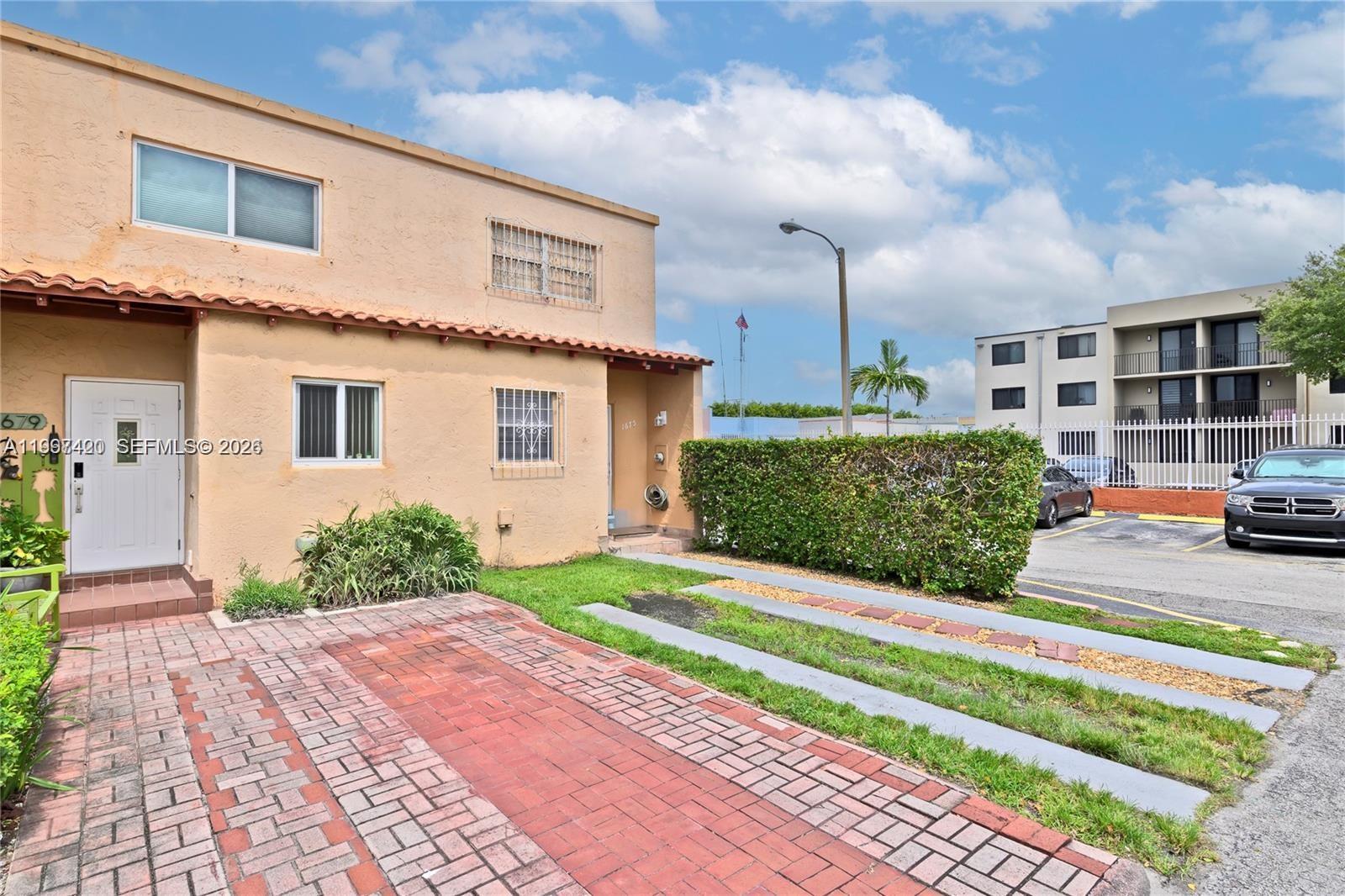 1675 W 57th St #514 Hialeah, FL 33012