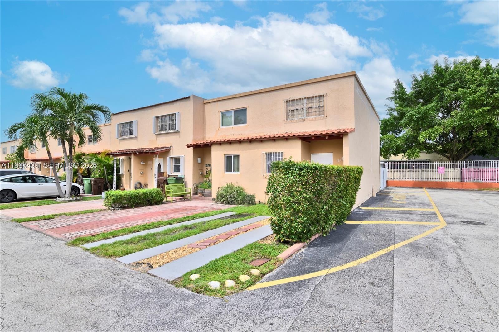 1675 W 57th St #514 Hialeah, FL 33012