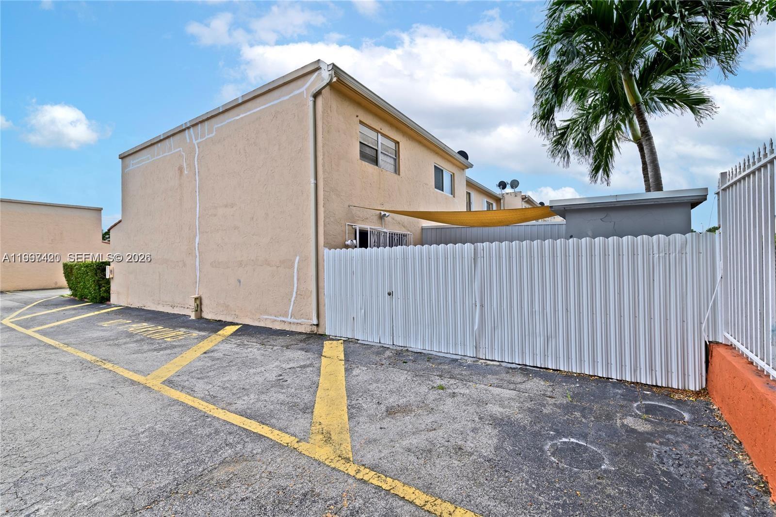 1675 W 57th St #514 Hialeah, FL 33012