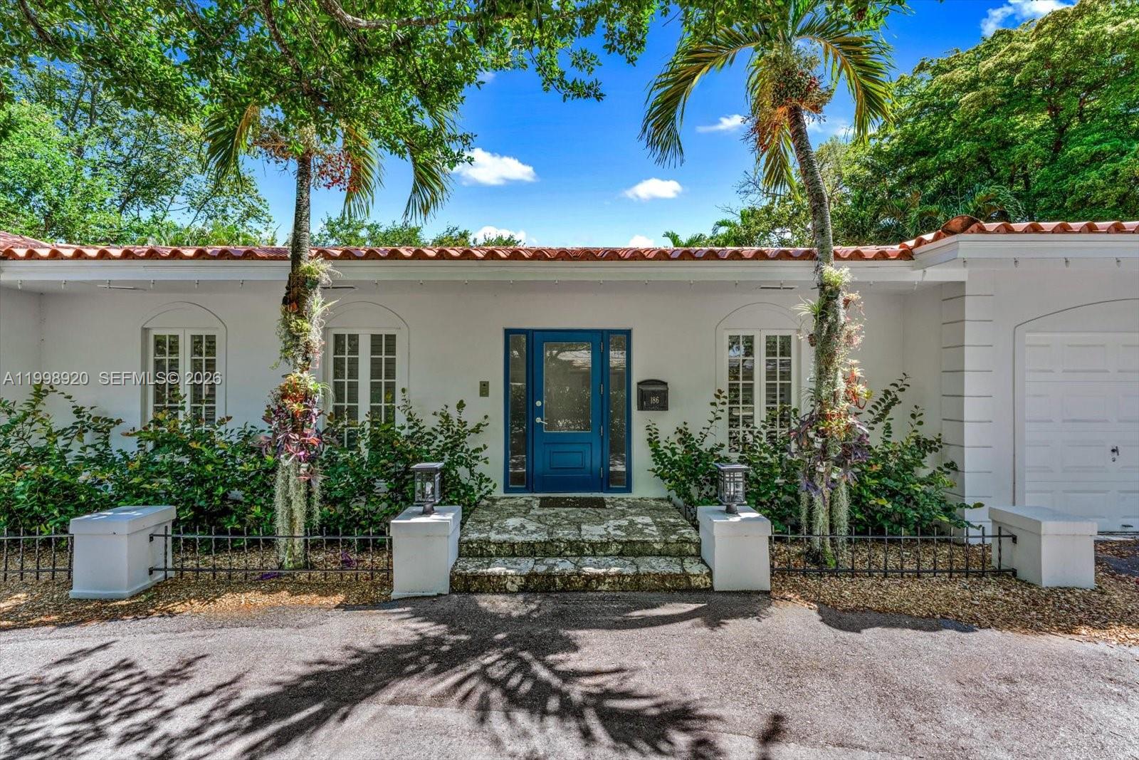186 Edgewater Dr