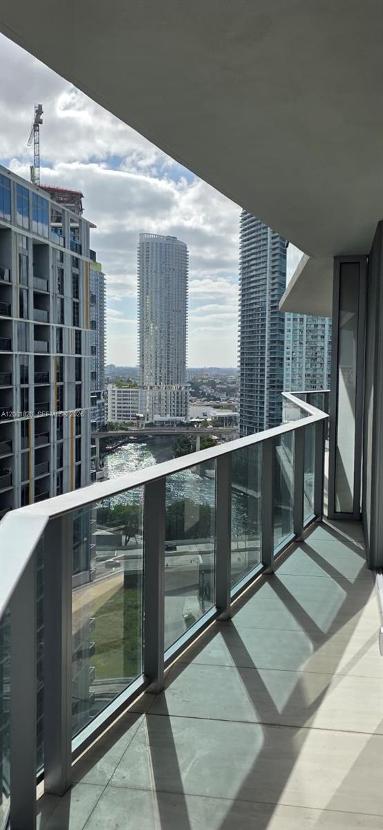 77 SE 5th #2108 Miami, FL 33131