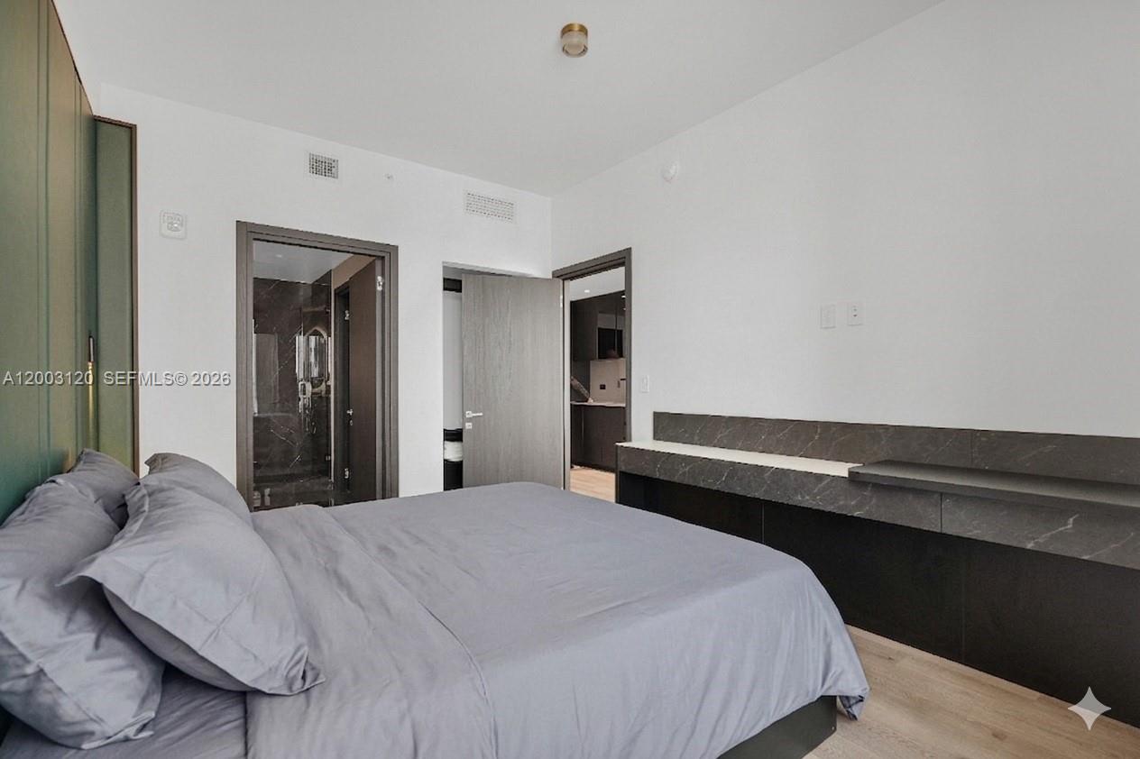 20 NE 11th St #4006 Miami, FL 33132