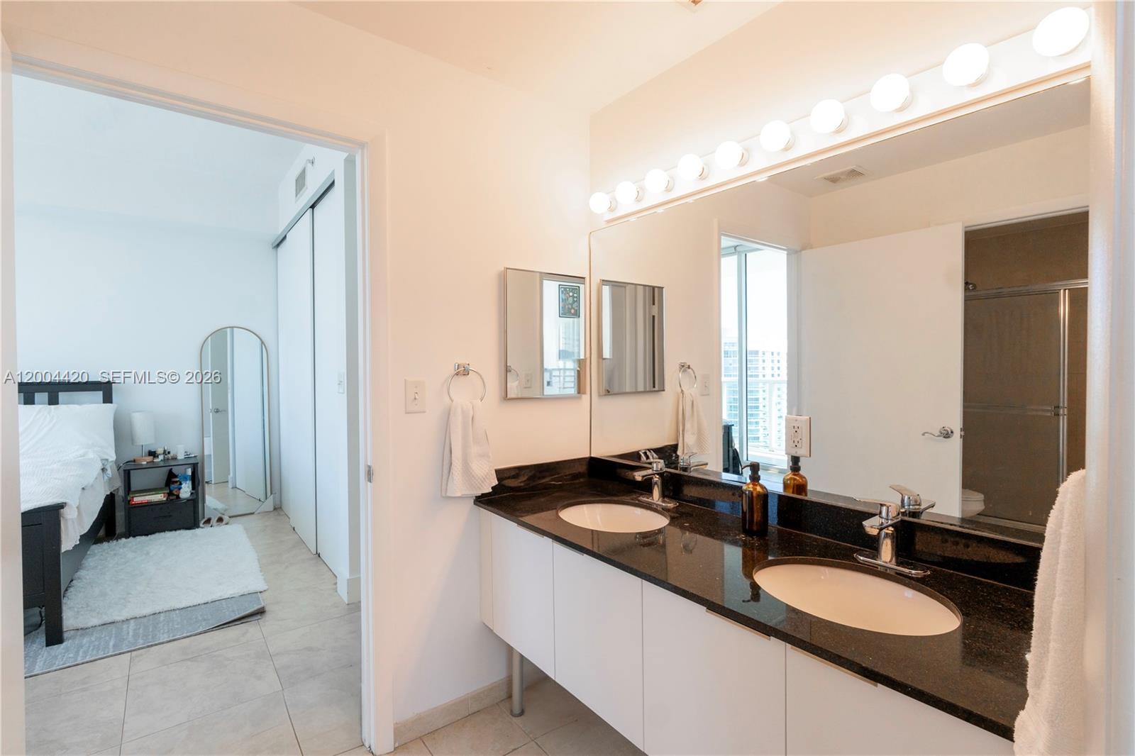 31 SE 5th St #4121 Miami, FL 33131