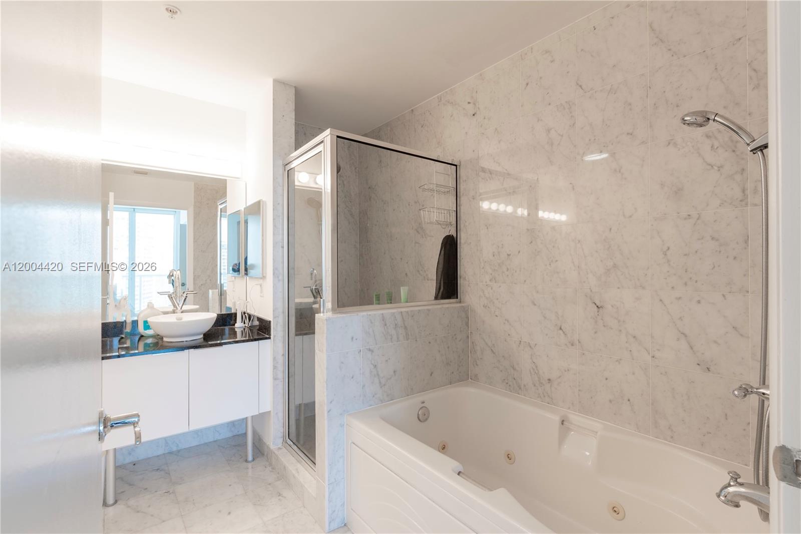 31 SE 5th St #4121 Miami, FL 33131