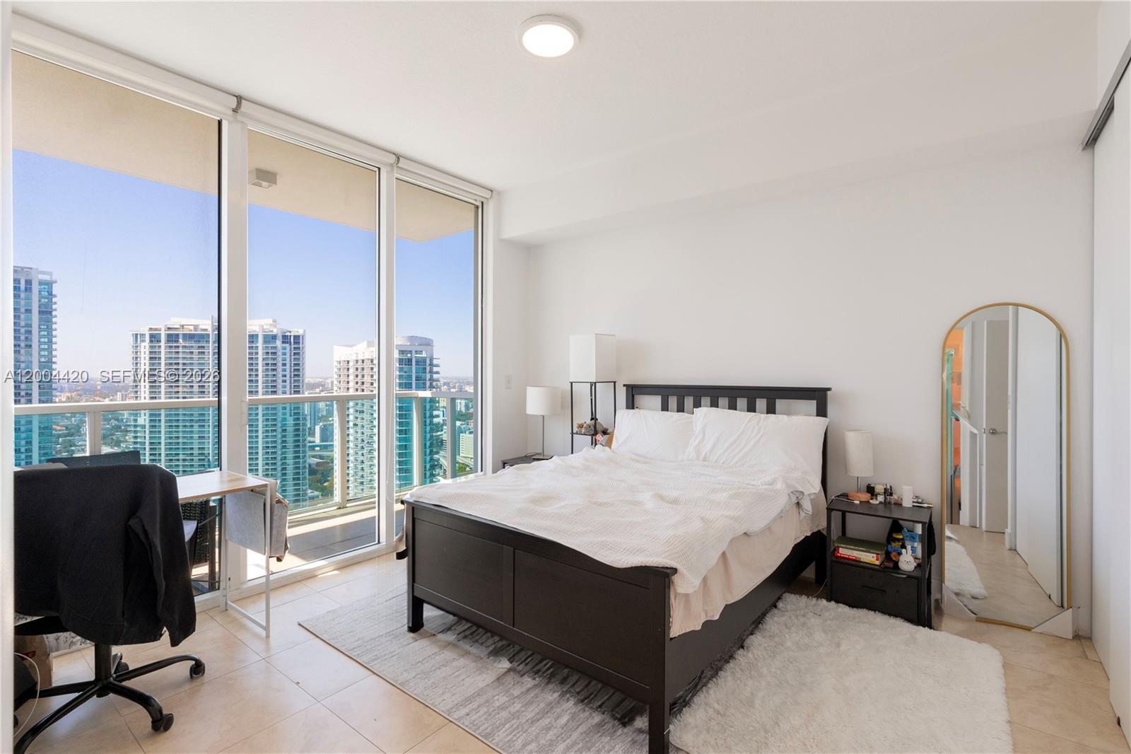 31 SE 5th St #4121 Miami, FL 33131