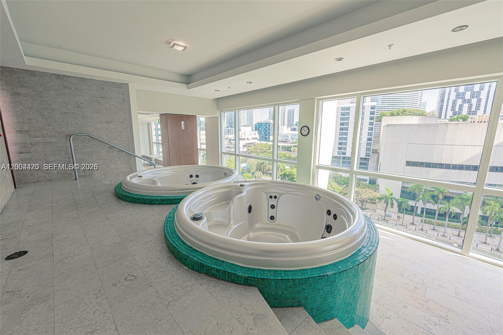 31 SE 5th St #4121 Miami, FL 33131