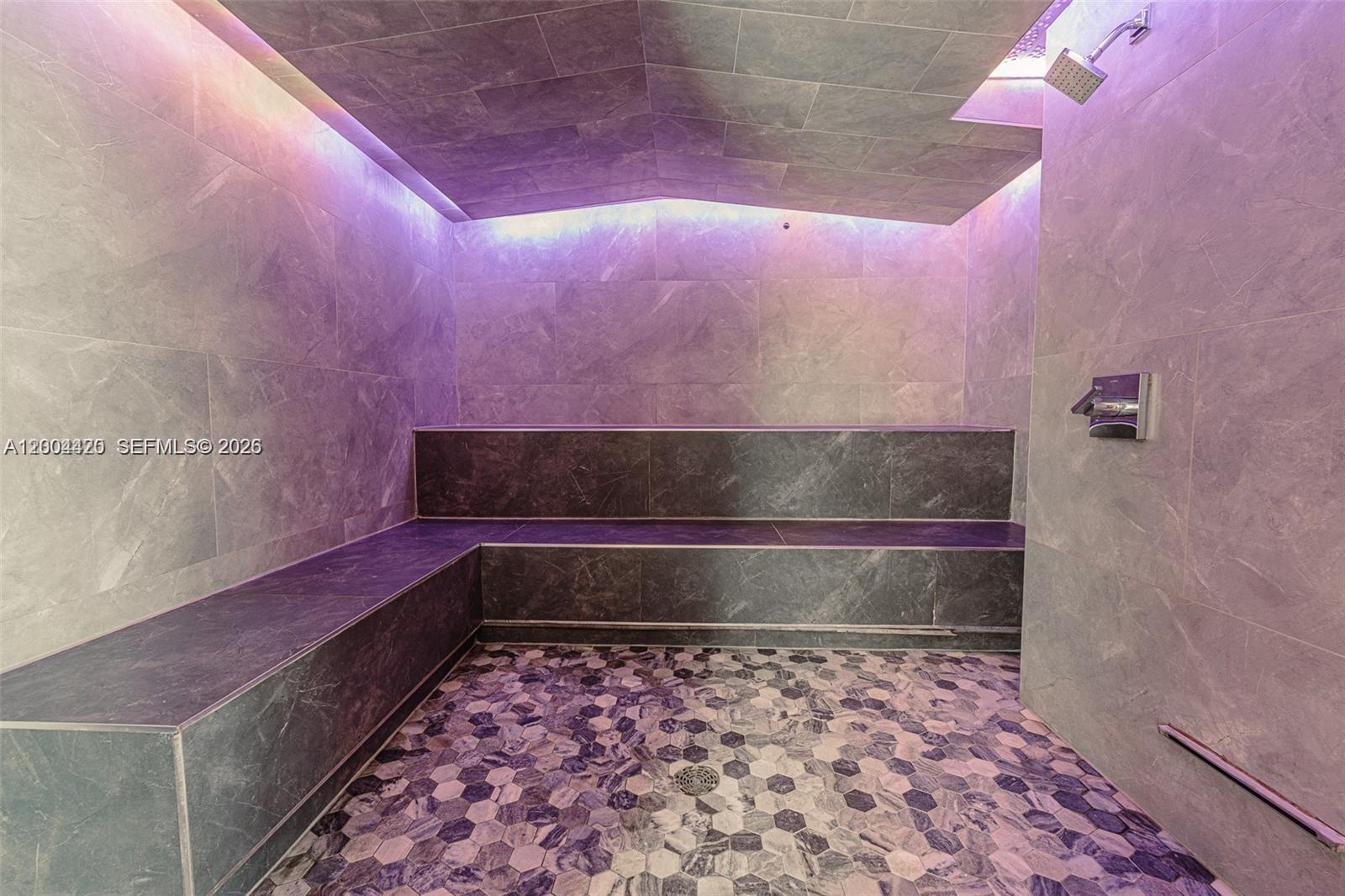 31 SE 5th St #4121 Miami, FL 33131