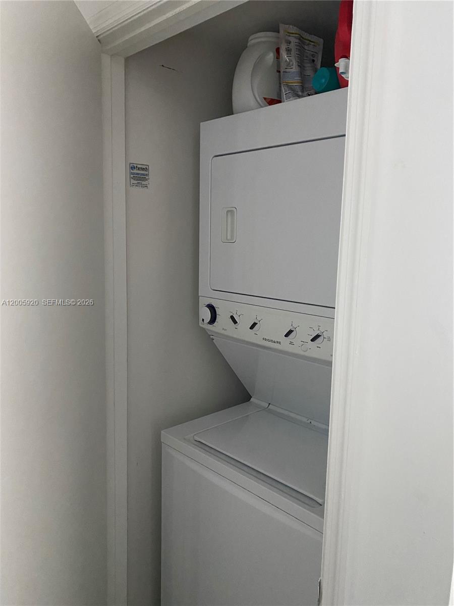 image 500 Brickell West12