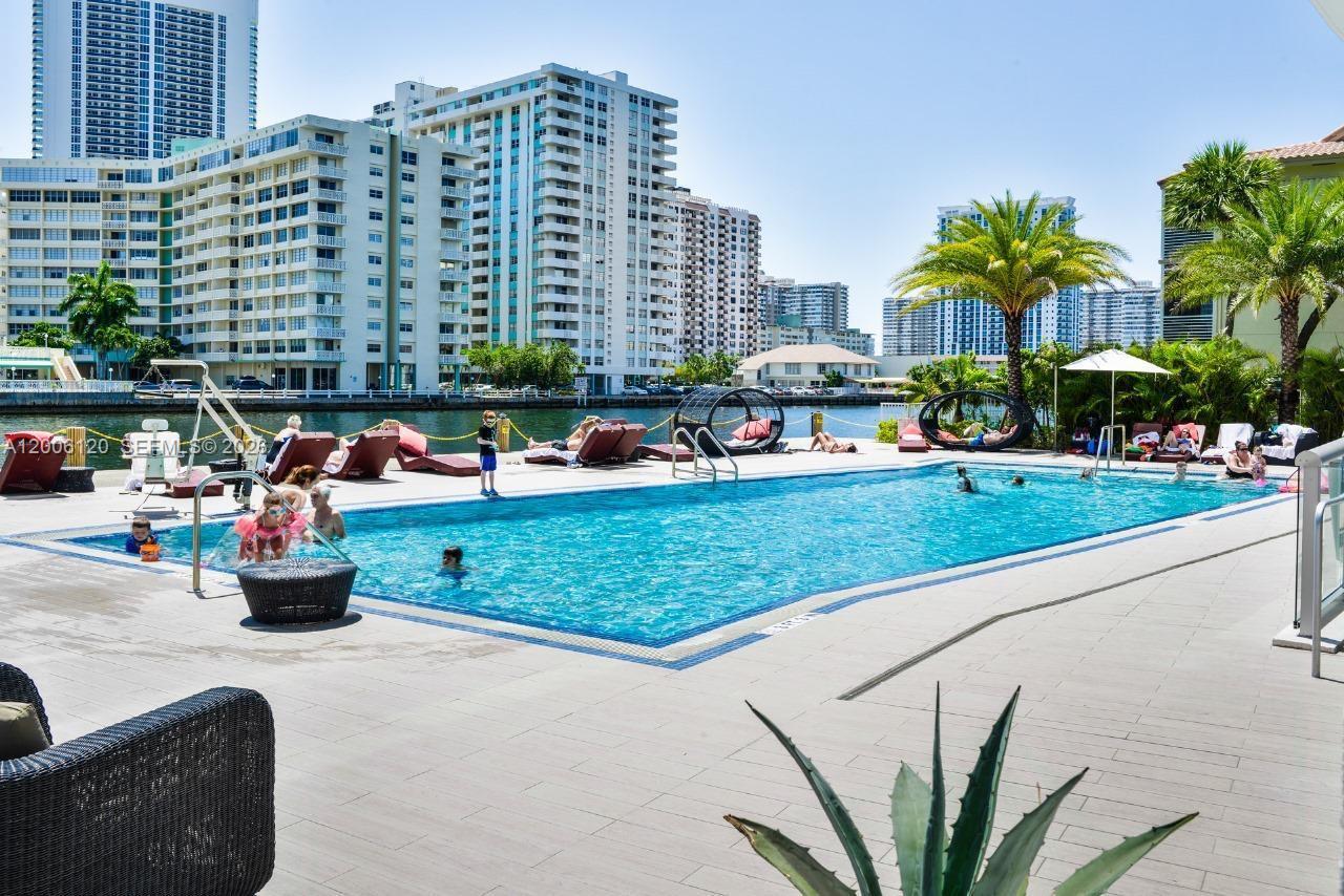 image Beachwalk Condominium4