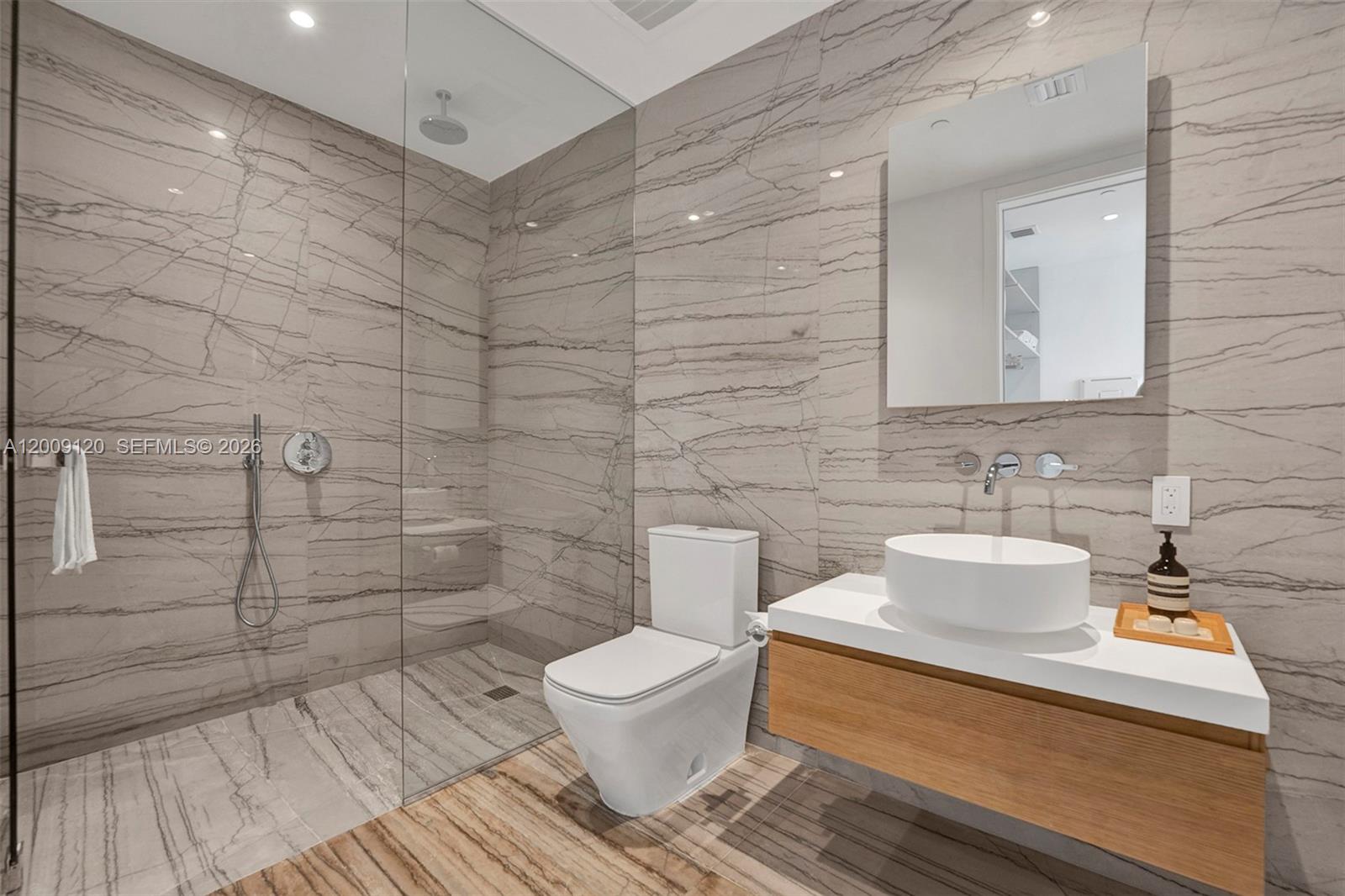8701 Collins Ave #304 Miami Beach, FL 33154