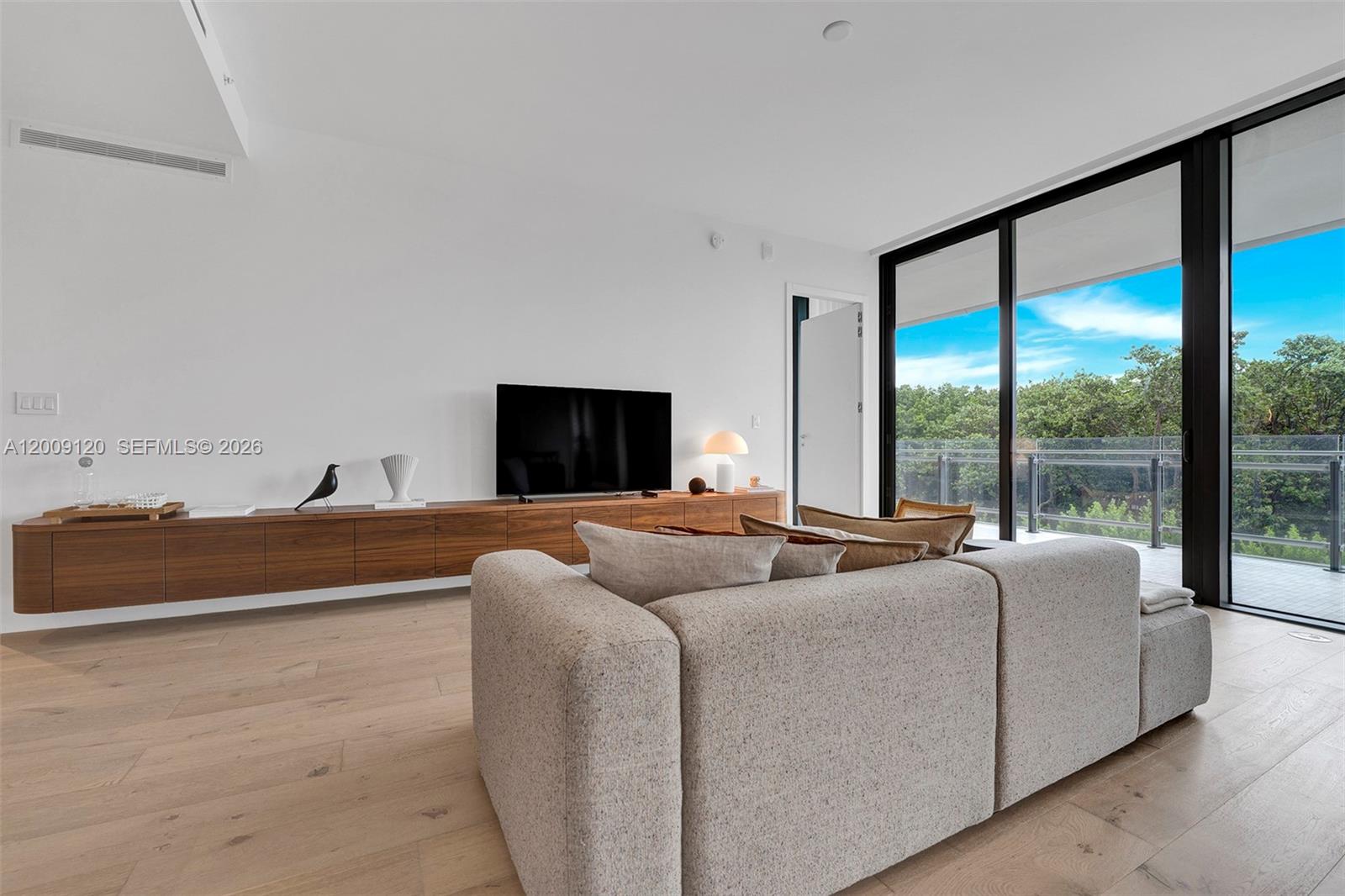 8701 Collins Ave #304 Miami Beach, FL 33154