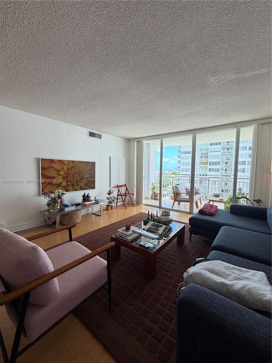 18061 Biscayne Blvd #601