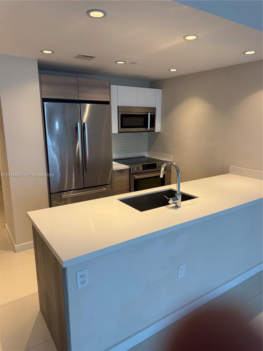 9940 W Bay Hbr Dr #7B-S Bay Harbor Islands, FL 33154