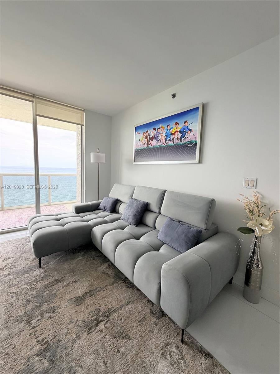 image Beach Club 32