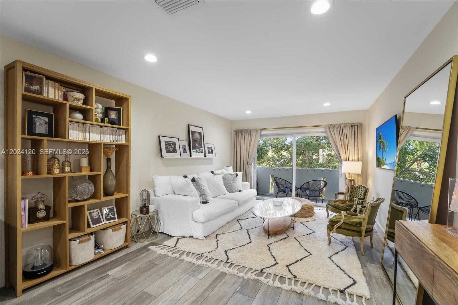 300 Galen Dr #306 Key Biscayne, FL 33149