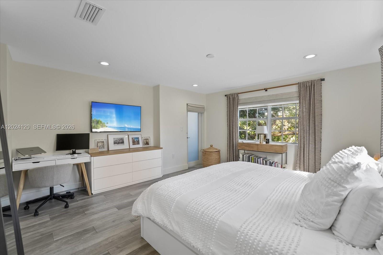 300 Galen Dr #306 Key Biscayne, FL 33149