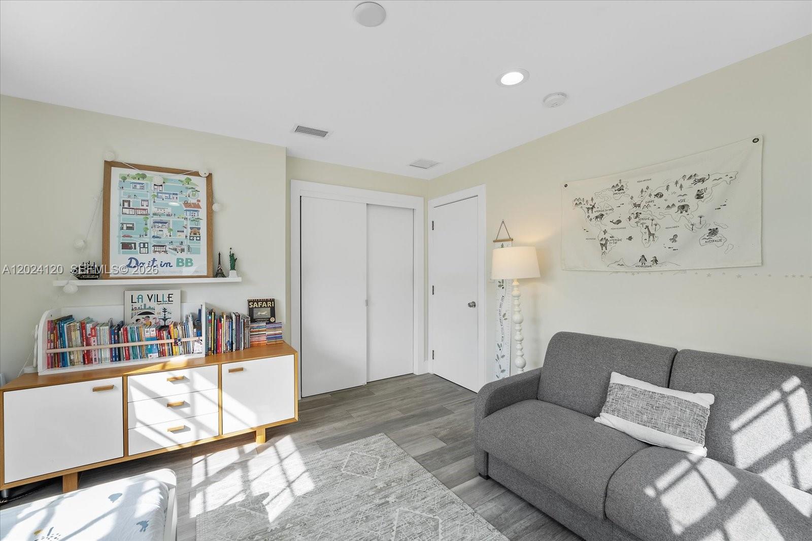 300 Galen Dr #306 Key Biscayne, FL 33149