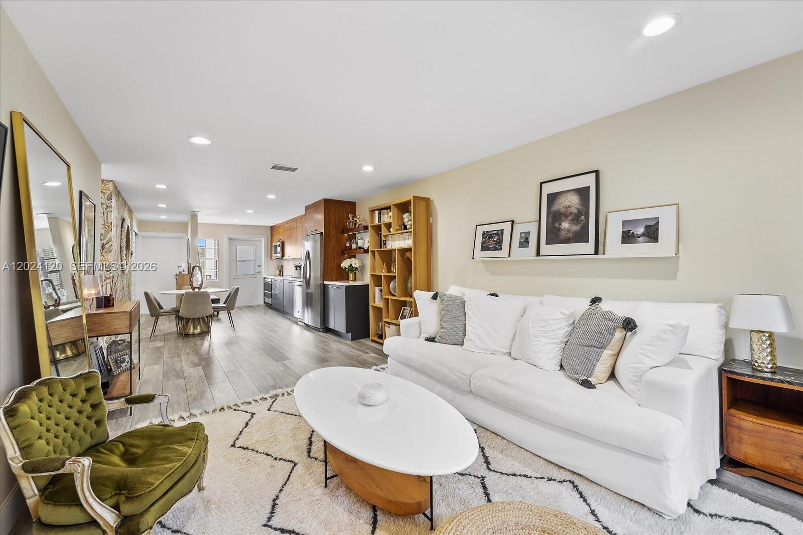 300 Galen Dr #306 Key Biscayne, FL 33149