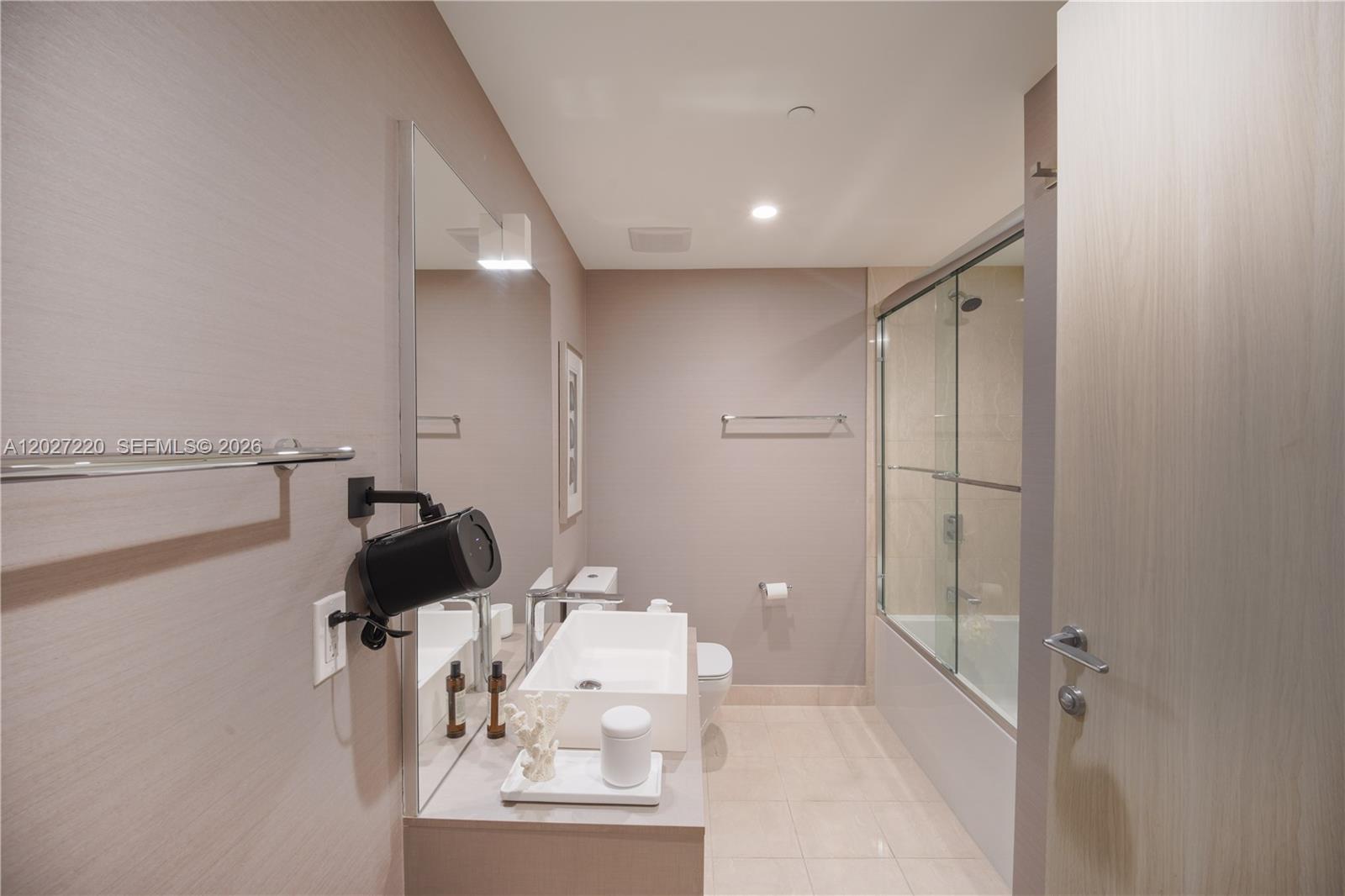 1000 Brickell Plz #3705 Miami, FL 33131