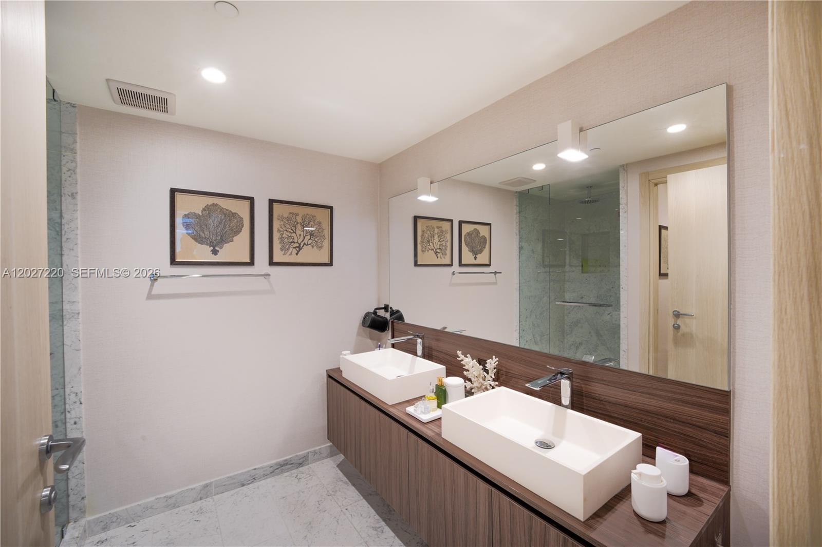 1000 Brickell Plz #3705 Miami, FL 33131