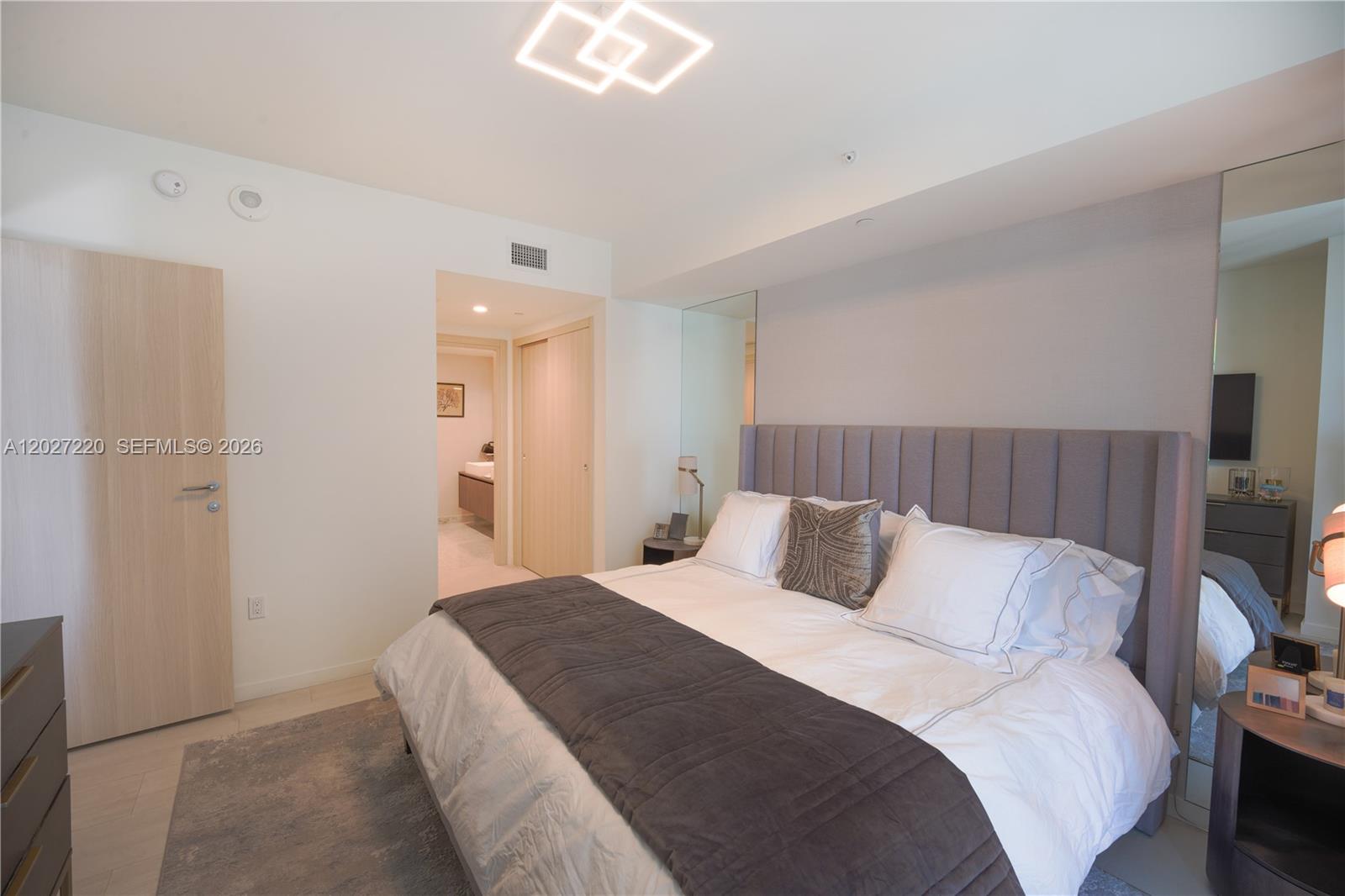 1000 Brickell Plz #3705 Miami, FL 33131