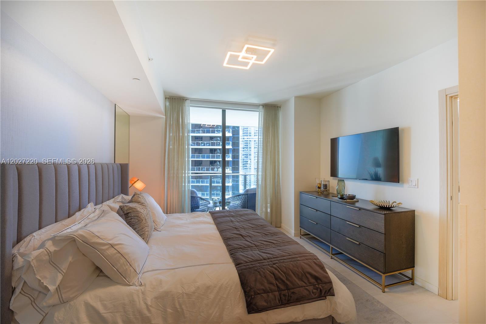 1000 Brickell Plz #3705 Miami, FL 33131