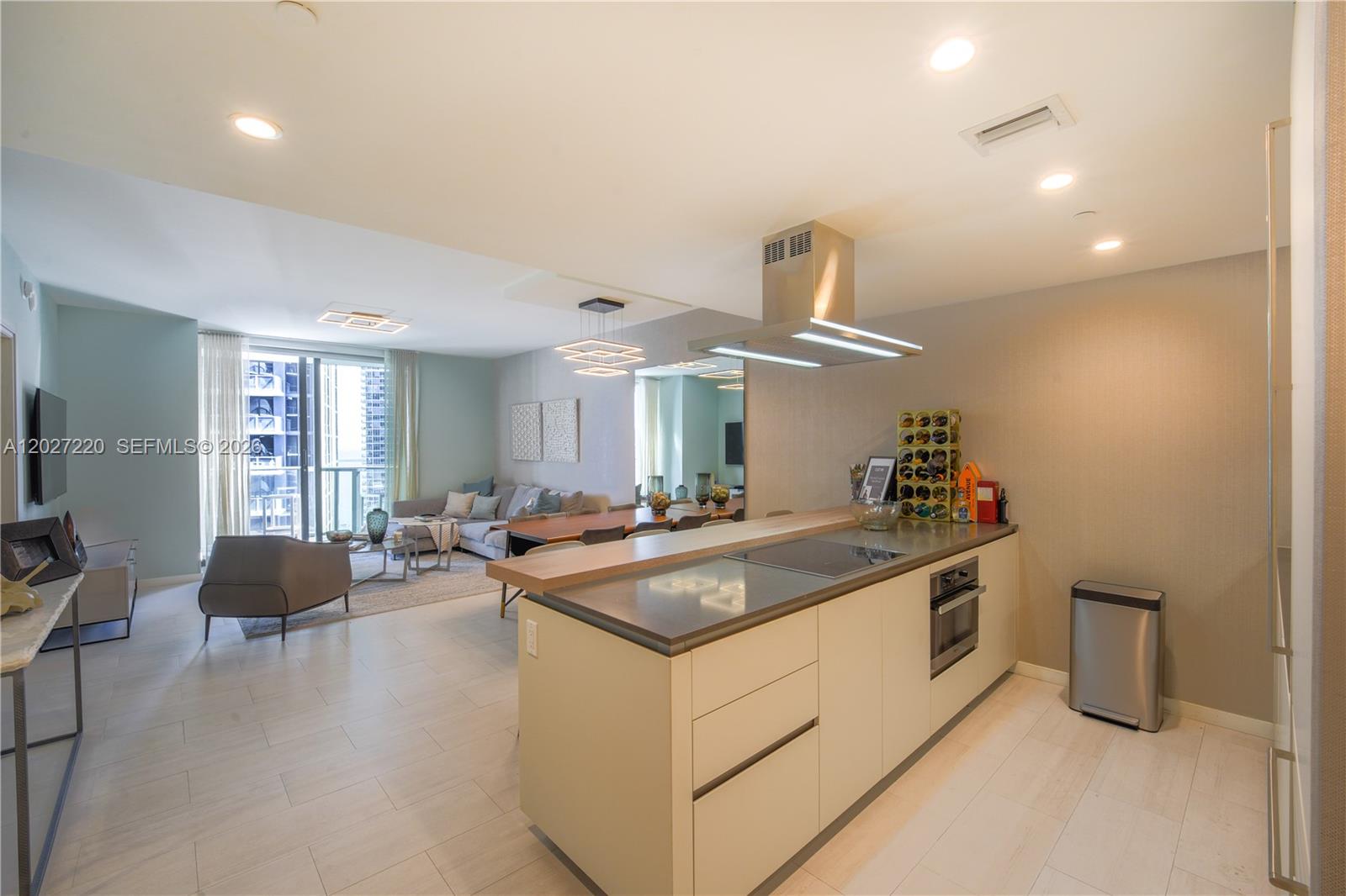 1000 Brickell Plz #3705 Miami, FL 33131