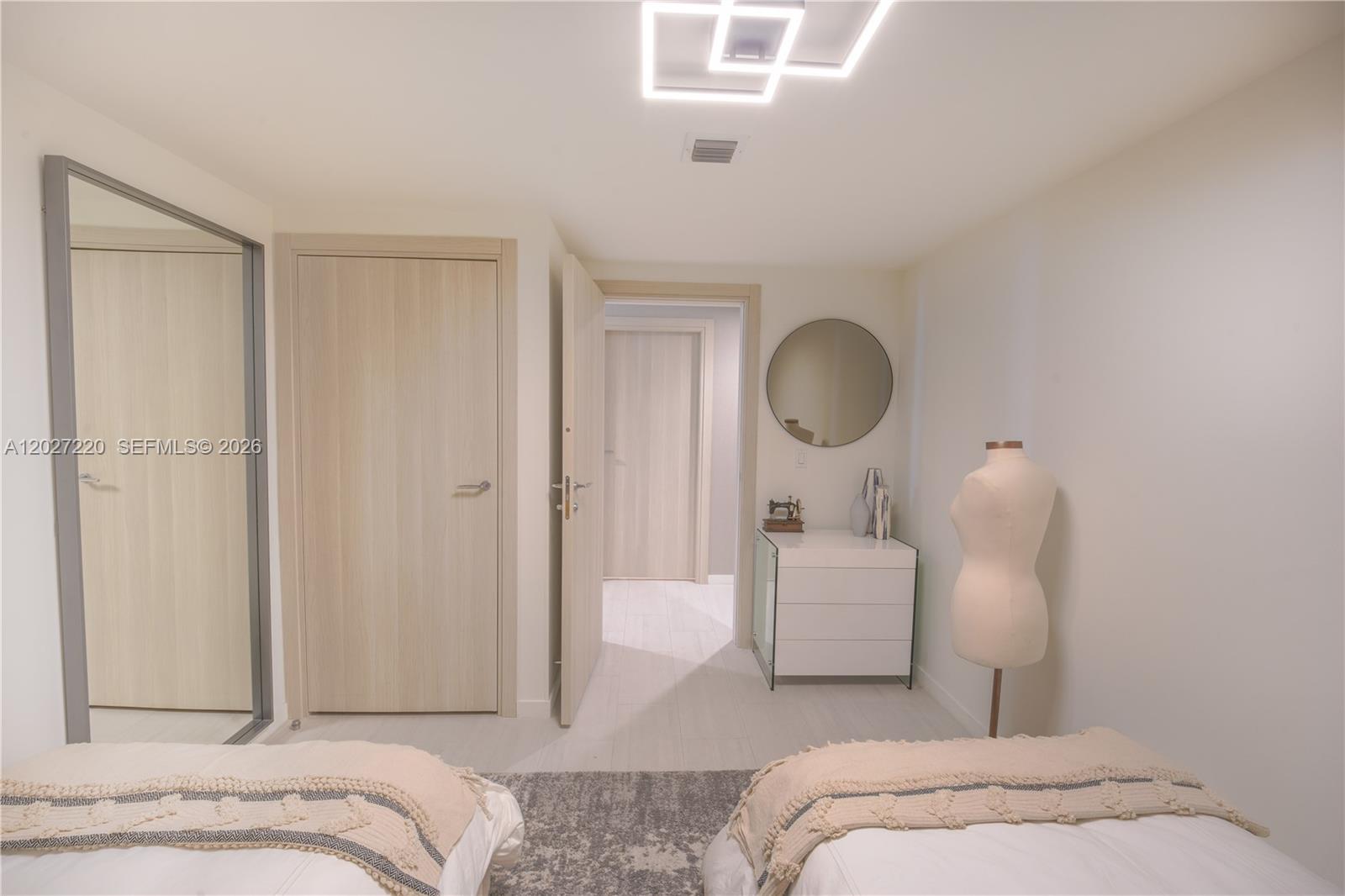 1000 Brickell Plz #3705 Miami, FL 33131