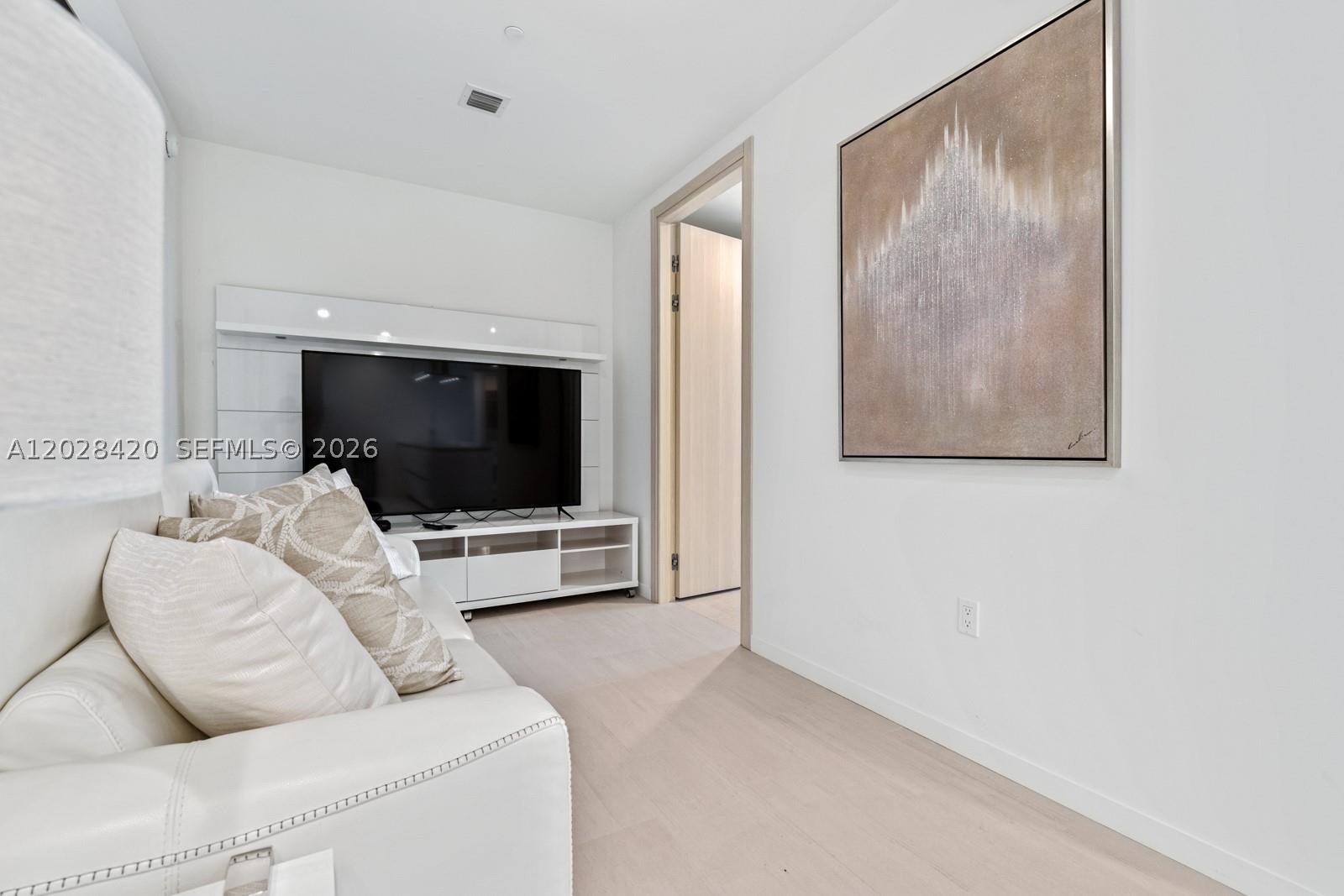 image Brickell Flatiron10
