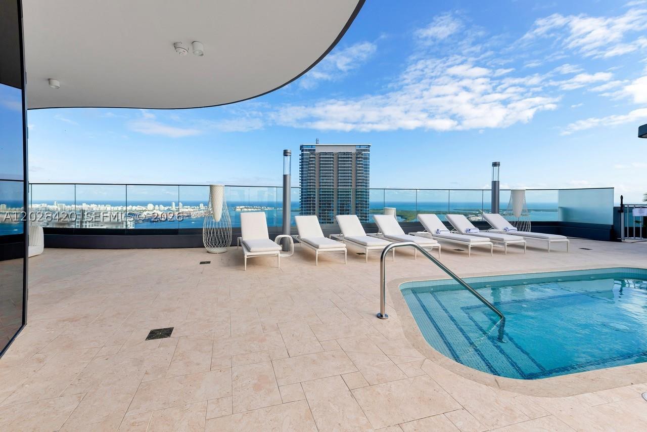 image Brickell Flatiron35