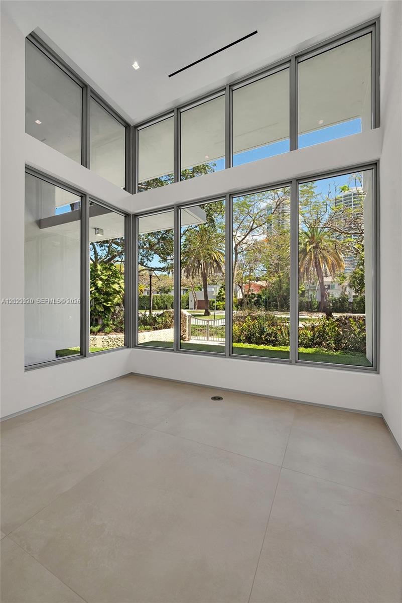 2100 S Miami Ave Miami, FL 33129