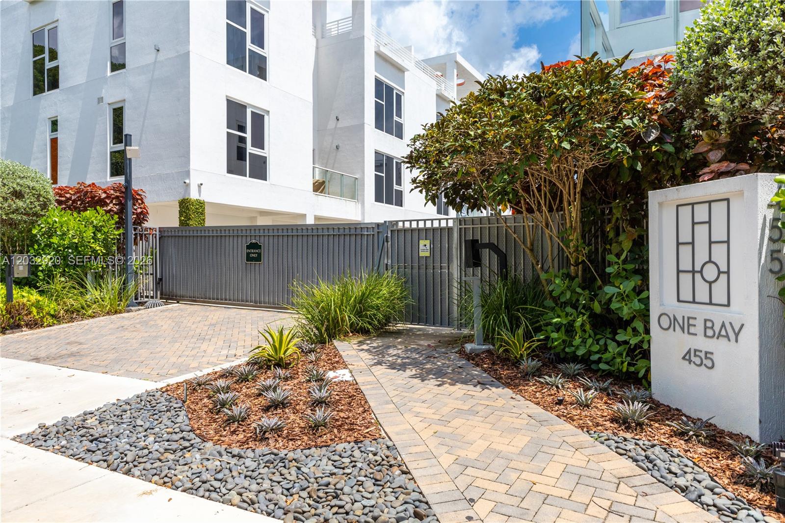 455 NE 39th St #109 Miami, FL 33137