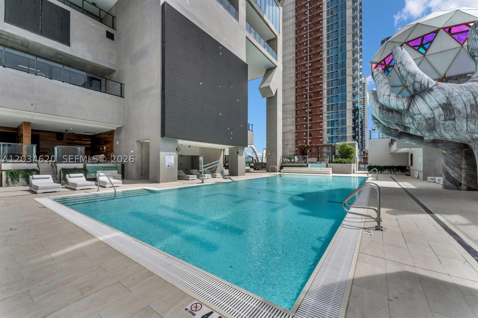 image E11EVEN Hotel & Residences12