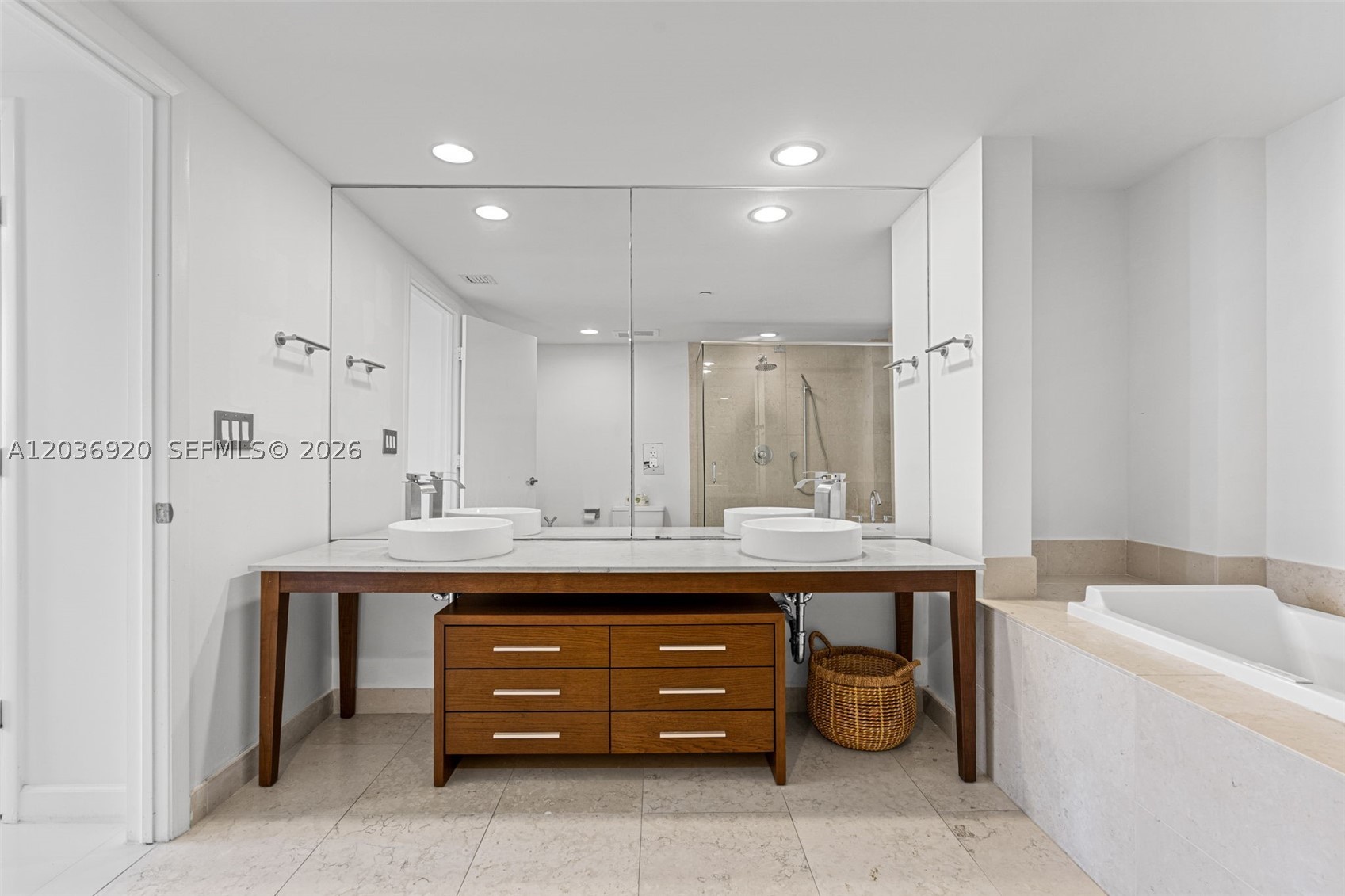 image Icon Brickell II24