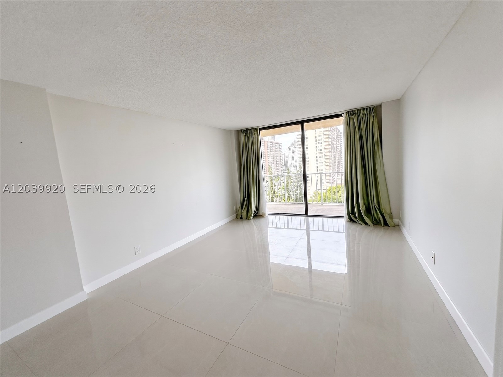 image Winston Towers 7008